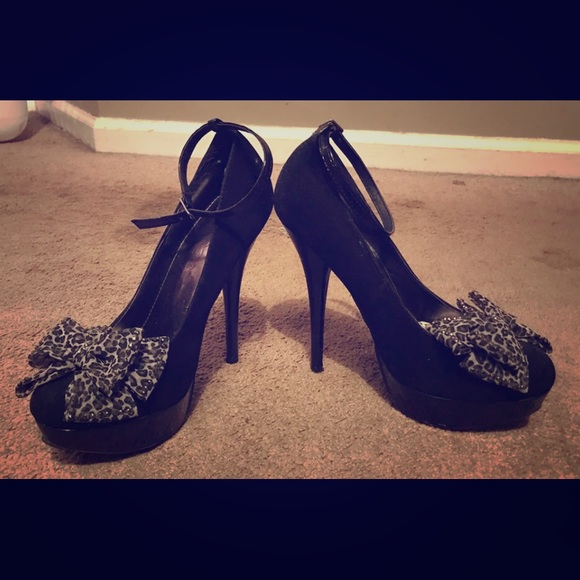 Black velour Pumps - Picture 1 of 1